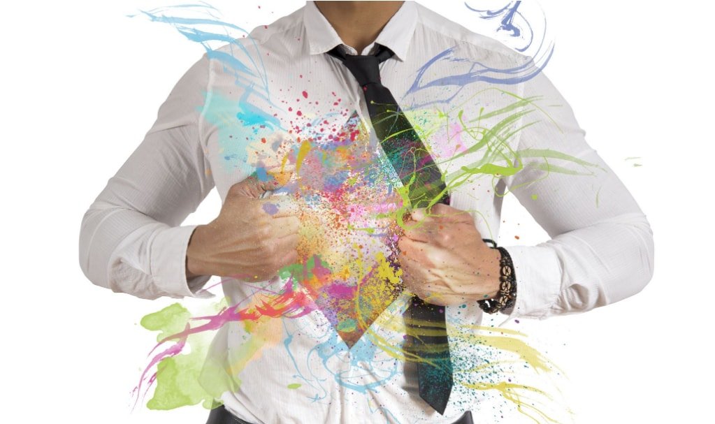 énergie sortant de la poitrine d'un homme